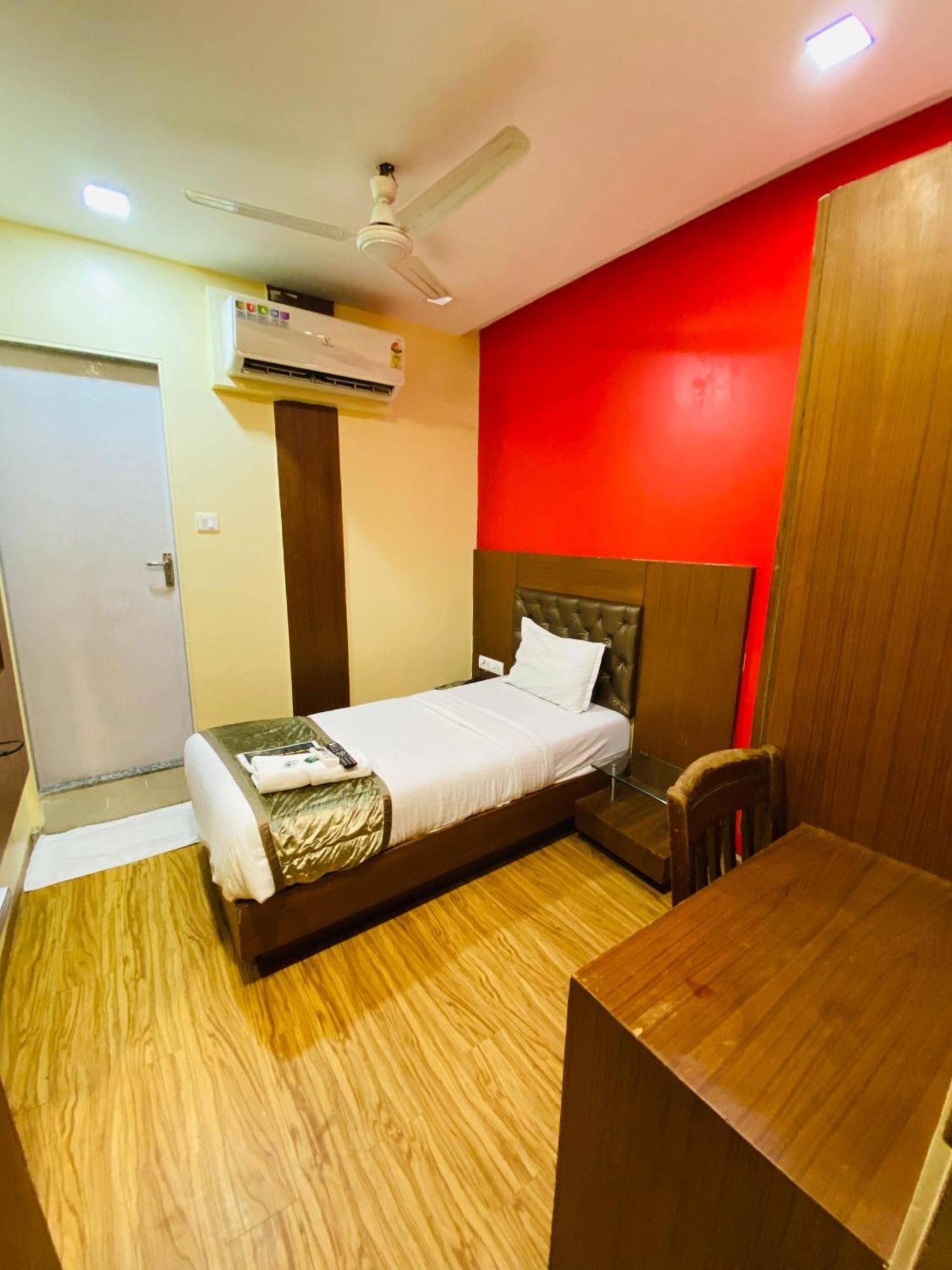 Hotel Arton Regency Near Terminal 2 Airport Mumbai Exterior foto
